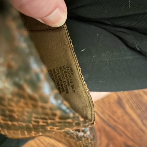 JustFab dark snakeskin black and brown pointed flats size 8.5 nwot - Picture 3 of 3